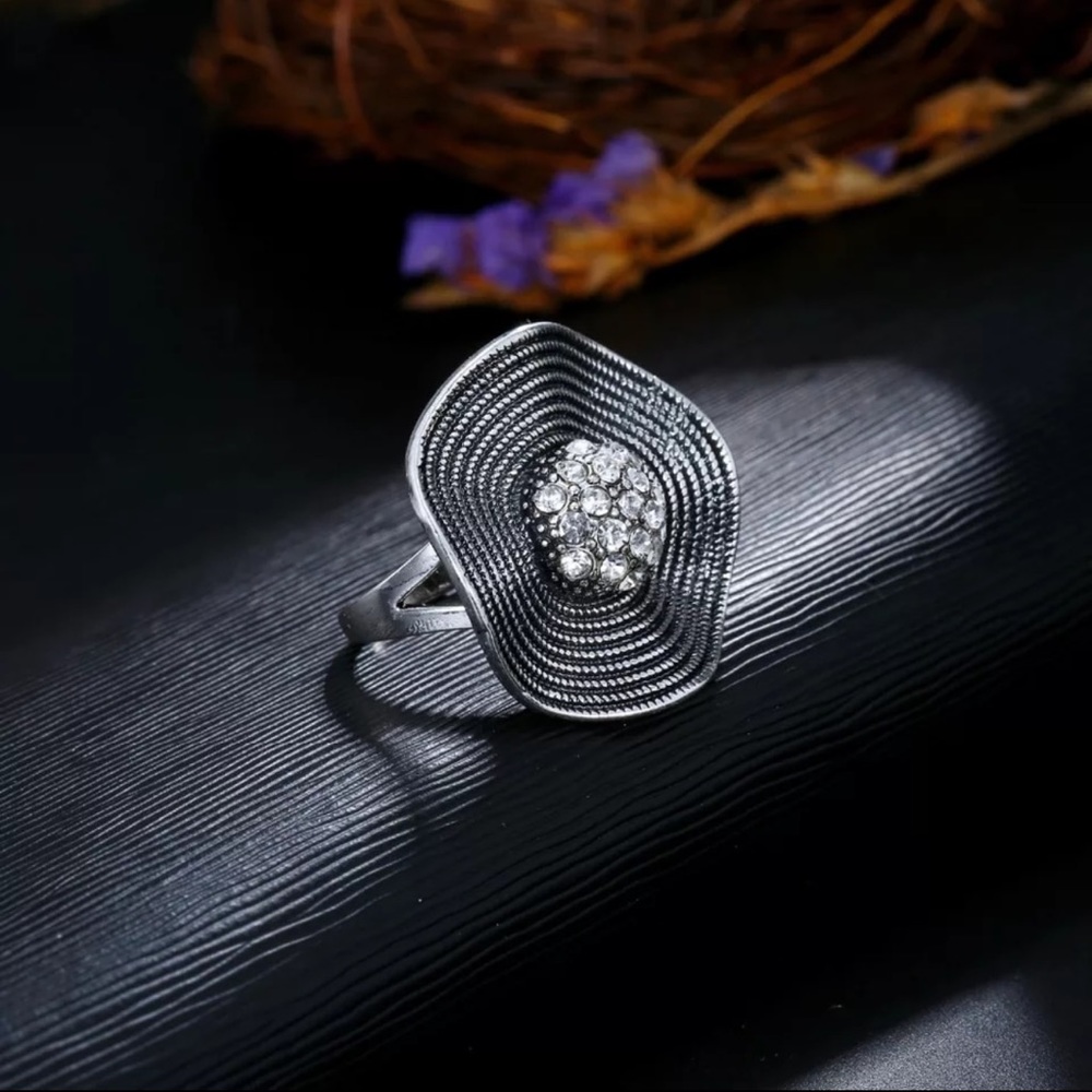 Crystal Ring Flower Ring Zircon Retro Jewelry - Picture 3 of 6